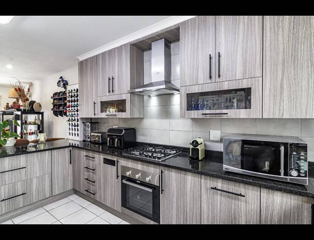 3 BEDROOM SECTIONAL TITLE FOR SALE IN BRACKENDOWNS